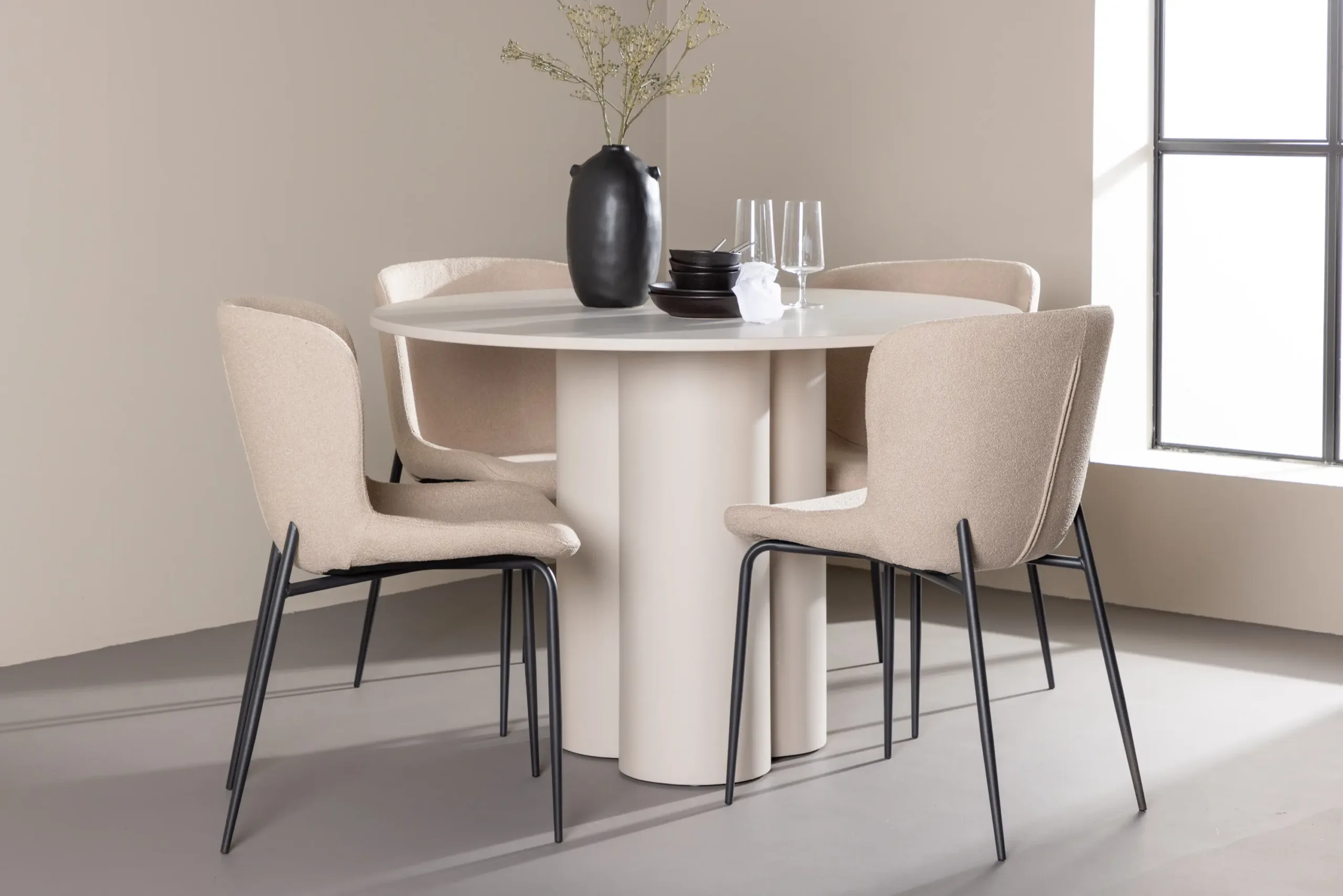 Ümmargune söögilaud Olivia koos nelja beeži Modesto bukleetooliga (MDF, ø110 cm) - GR24445