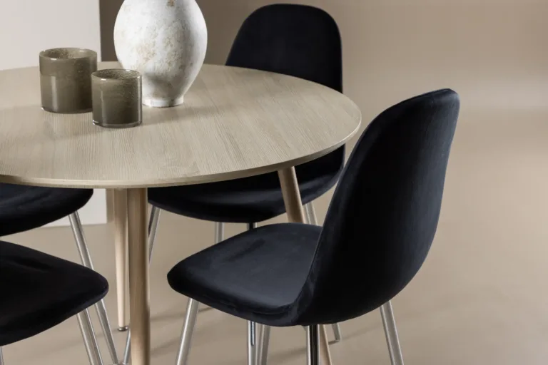 Ümmargune söögilaud Plaza valgeks peitsitud MDF-plaadist ja musta velvetkattega Polar toolidega - GR24482