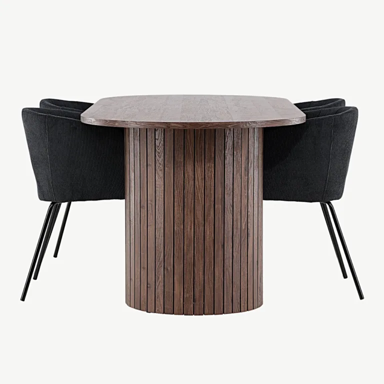 Ovaalne mokka tooni söögilaud Härön ja mustad söögitoolid Berit - GR24503