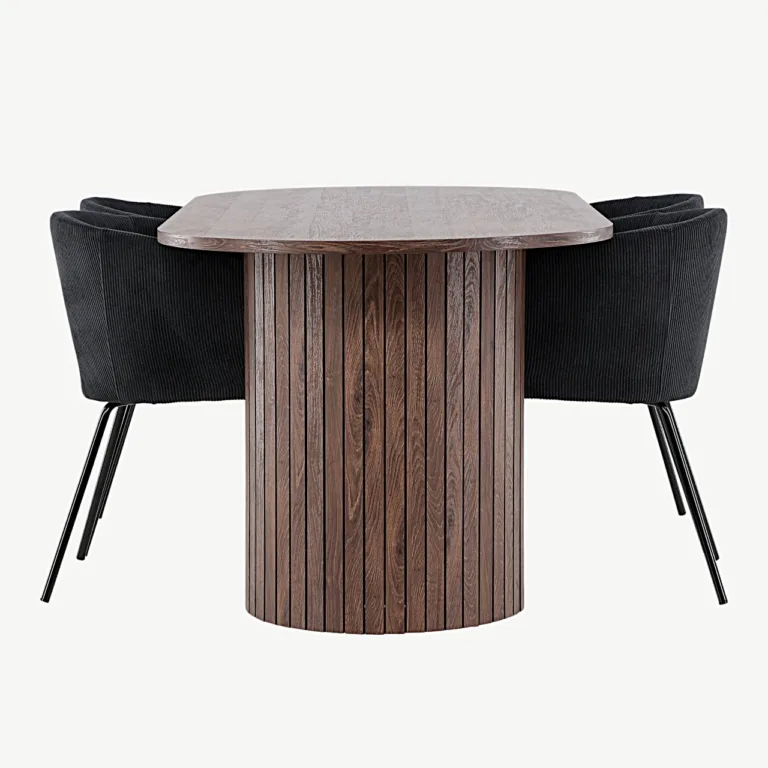 Ovaalne mokka tooni söögilaud Härön ja mustad söögitoolid Berit - GR24503