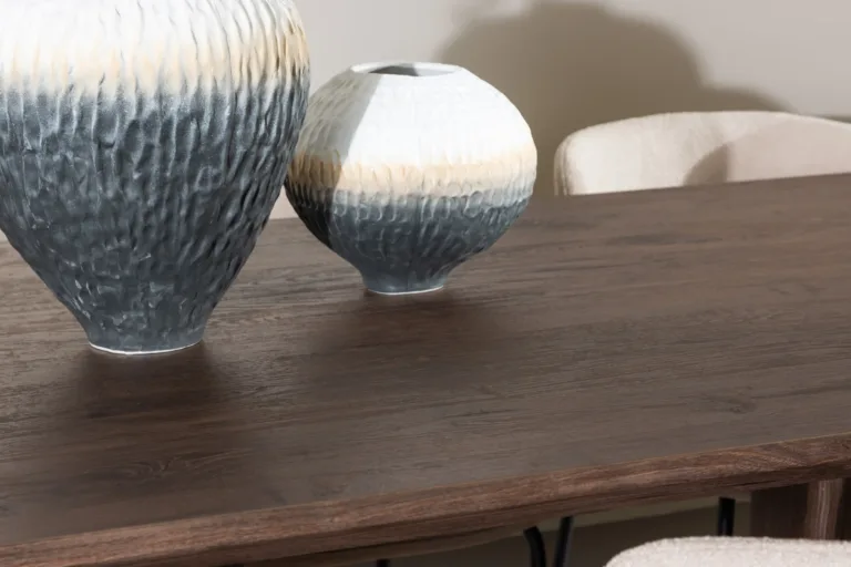 Söögilauakomplekt Olivia mokka ja beežide buklee toolidega Modesto (MDF, mokka, mustad metalljalad) - GR24535