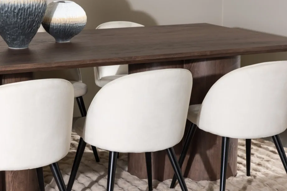 Olivia mokkatoonis söögilaud ja beežide velvetkattega toolid, must raam, GR24539 – 9