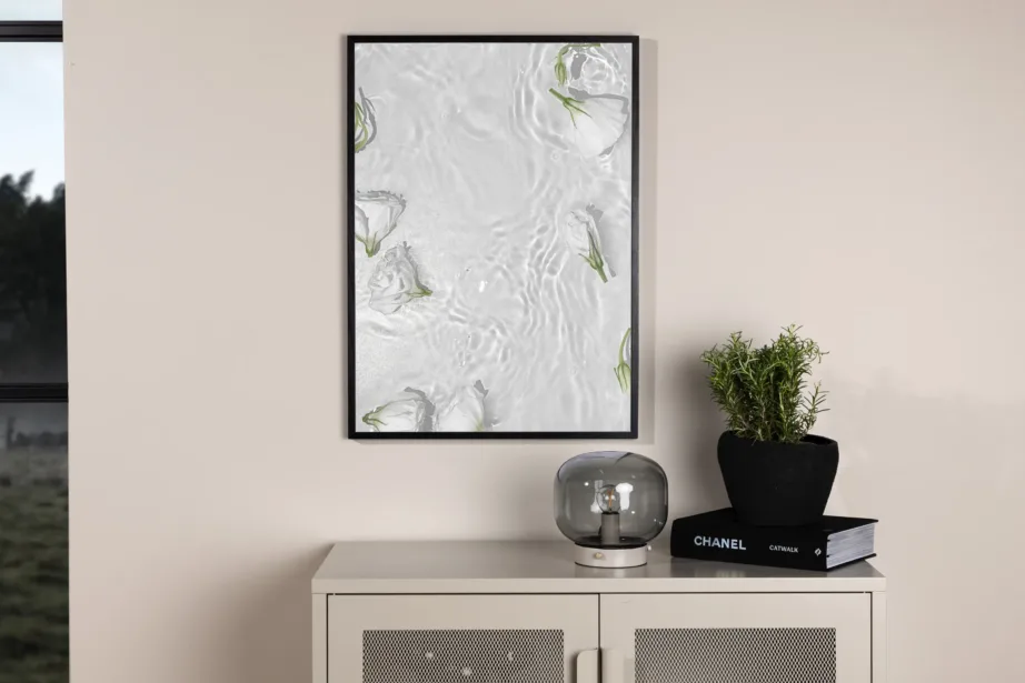 Valgete roosidega fotoposter (paber, 50 × 70 cm), 60013-003