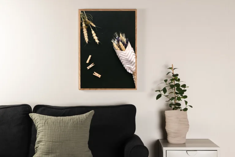 Kuivatatud lillede seinaposter mustal taustal 50x70 cm - 60097-003