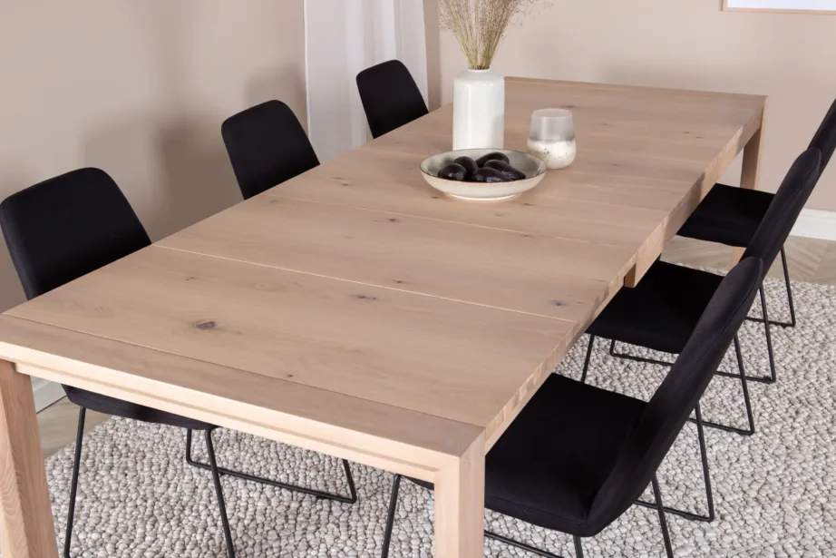 Pikendatav söögilaud Slider valge peitsiga tammepuidust, Muce mustad toolid, GR20763 – 4