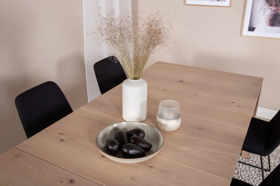 Pikendatav söögilaud Slider valge peitsiga tammepuidust, Muce mustad toolid, GR20763 – 5