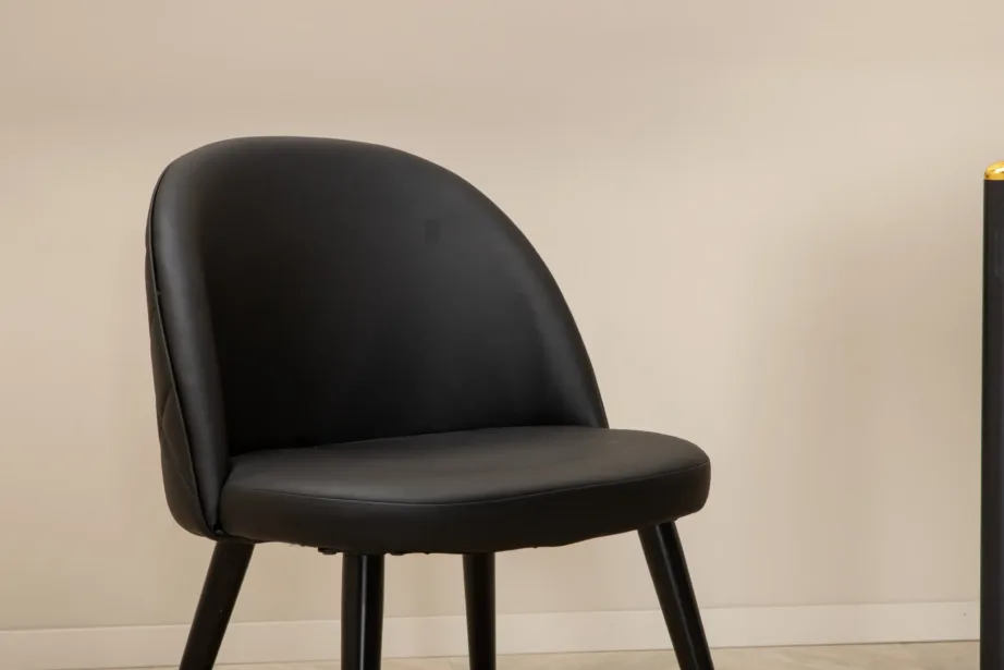 Pelle söögilauakomplekt (must MDF, messingudetailid, 6 musta kunstnahaga tooli), GR22086 – 7