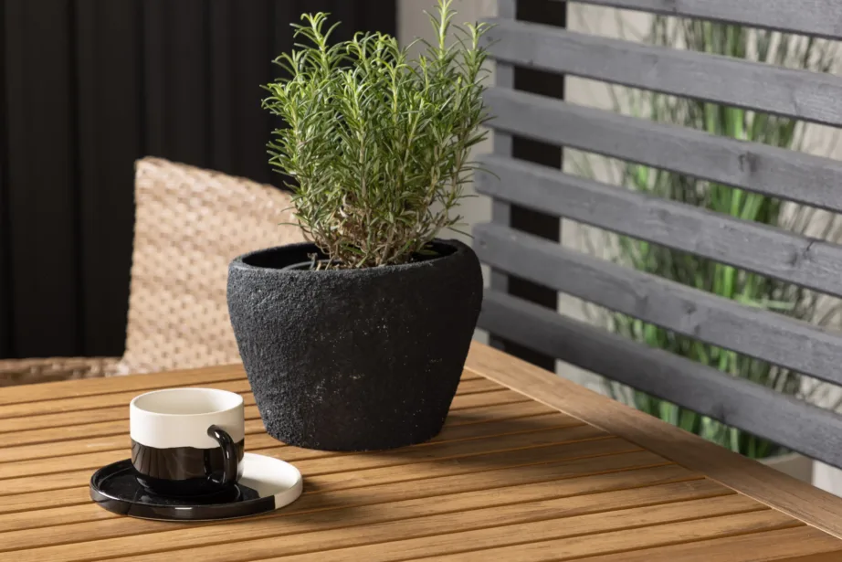 Ristkülikukujuline laiendatav aiamööblikomplekt Diego (puitplastkomposiidist, musta alumiiniumiga, 2 kunstrotangist tugitooliga), GR23405 – 10