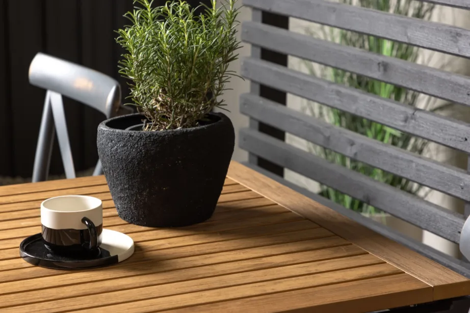 Diego ristkülikukujuline aiamööblikomplekt (pruun puitplastkomposiit, must alumiinium, küljetõstukitega laud, tumehall tool), GR23406 – 10