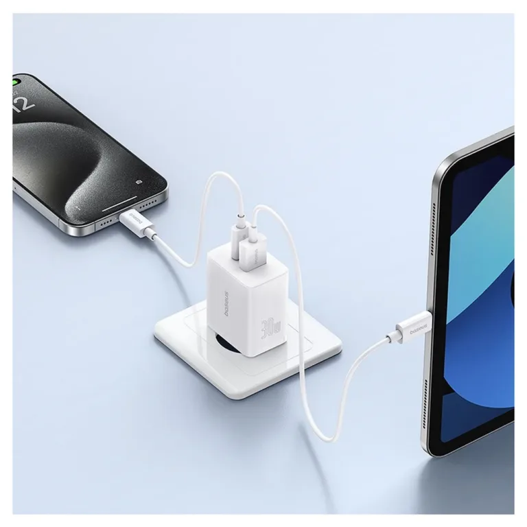 Baseus P10111404213-00 Cube 30W valge USB-C ja USB-A seinalaadija (64,5x40x28 mm) kiirlaadimisega, 2 seadmele
