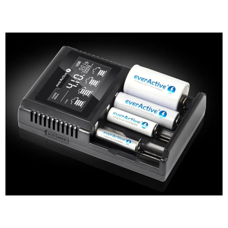 everActive UC-4000 must 4-pesaline Li-Ion AA/AAA/C/D akulaadija, 100–240 V sisend, toiteadapteriga