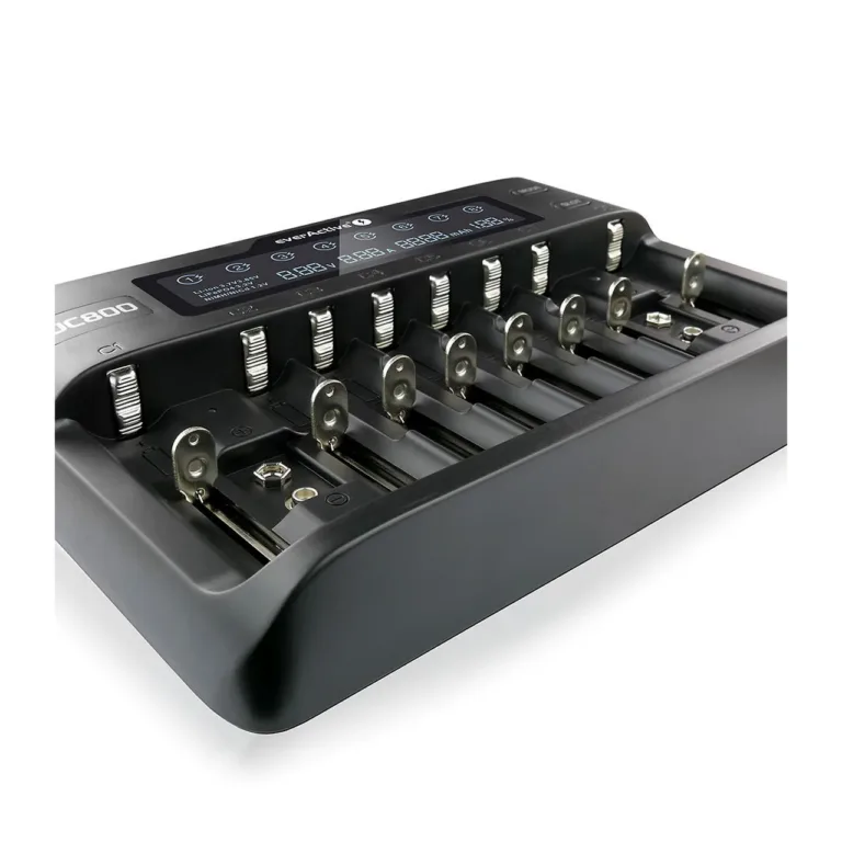 everActive UC800 8x AA/AAA, 2x 9V must akulaadija ekraaniga, 12V toiteadapteriga