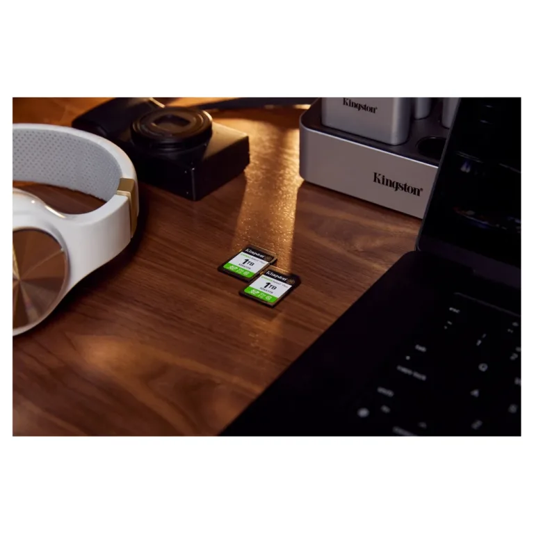 Kingston SDS3/1TB 1TB SDXC UHS-I U3 V30 mälukaart, 150MB/s lugemiskiirus, must/valge/roheline