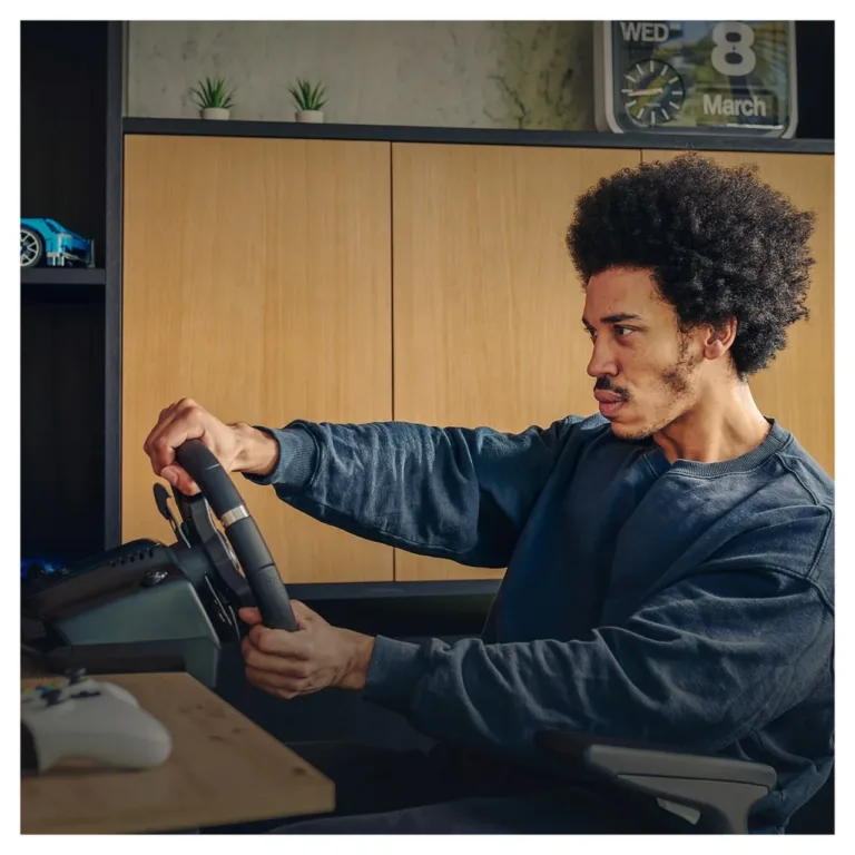 Logitech G G920 Driving Force 941-000123 rool ja pedaalid Xboxile ja PC-le, force feedback, USB, nahkkattega rool ja roostevabast terasest pedaalid