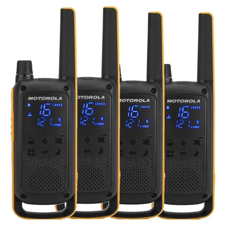Motorola MOTO82Q Talkabout T82 Extreme Quad Pack 16-kanaliline IPX4 must/oranž PMR raadiosaatjate komplekt (4 tk) kuni 10 km ulatusega