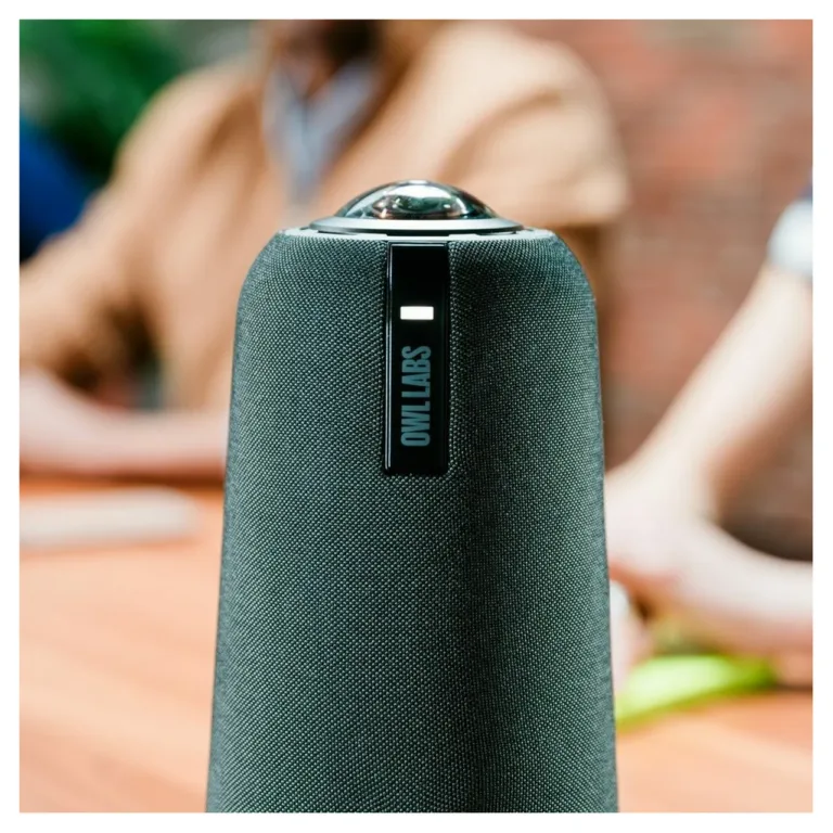 Owl Labs Meeting Owl 4+ MTW405-2000 4K 360° videokonverentsikaamera mikrofonide ja kõlaritega, Wi-Fi/LAN, USB-C, automaatse fookuse ja suumiga, 64MP, Windows/Mac/Linux tugi