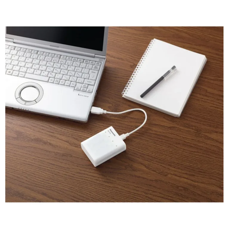 Panasonic K-KJ87MCD40USB Smartplus USB akulaadija 4x AA 2000 mAh akuga, LED-indikaatorid, valge