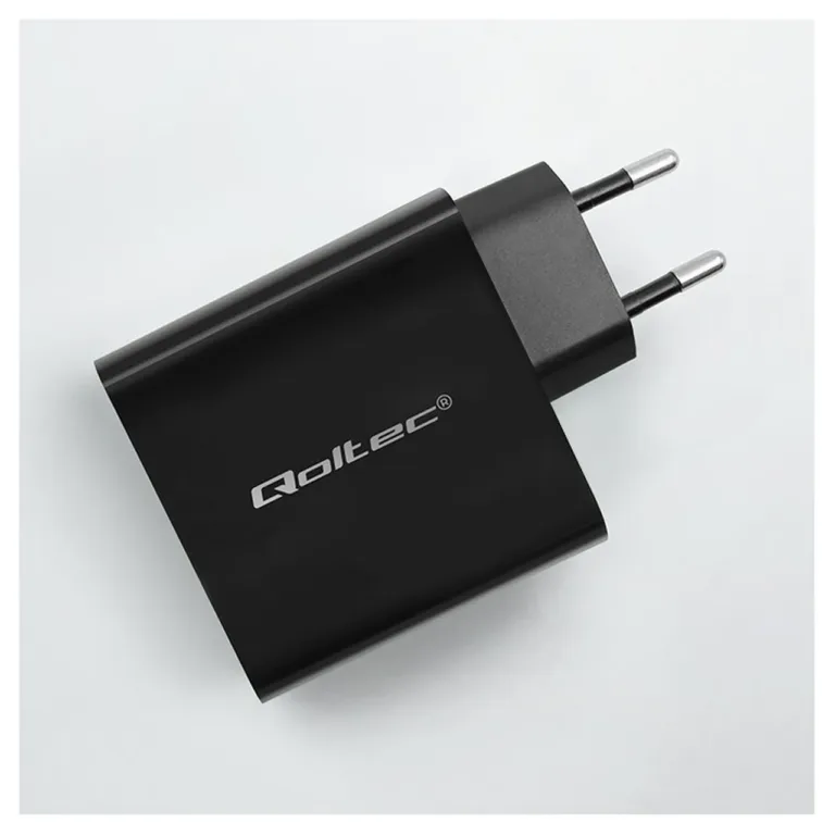 Qoltec 52381 90W USB-C ja USB-A kiirelaadija Ultra Charge, PD 3.0, must, siseruumides kasutamiseks