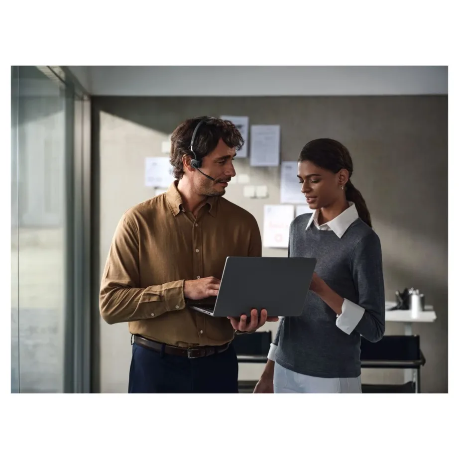 SHOKZ OpenMeet UC must luuülekandega Bluetooth peakomplekt mikrofoniga, USB-A adapteriga, 78 g, vee- ja mürakindel, kontorisse/lauaarvutile/sülearvutile – 2