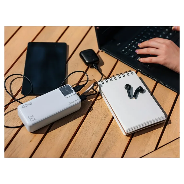 Tracer Blaze TRABAT47506 30000 mAh 65 W valge akupank, 1× USB-C, 2× USB-A, kiirlaadimine, kuni 3 seadmele, 650 g
