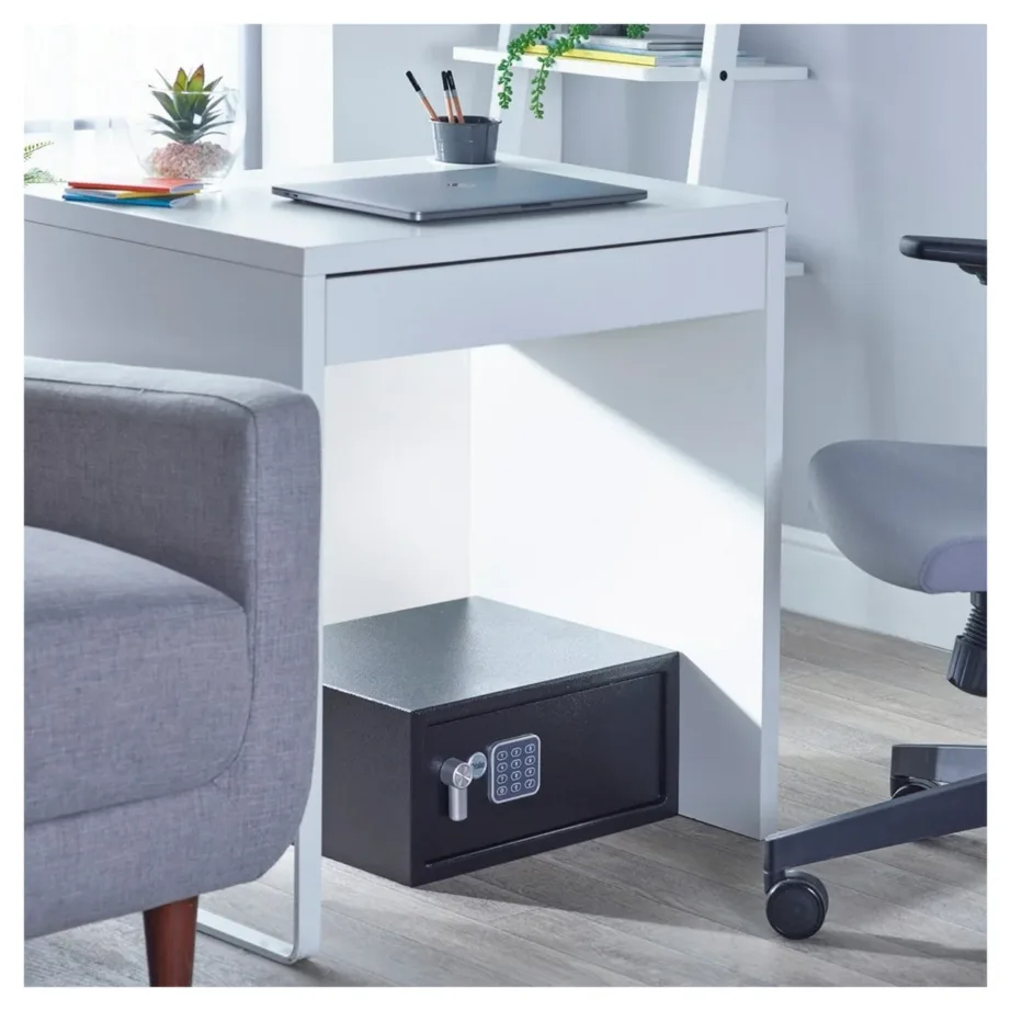 Yale YLV/200/DB2 24L must terasest vaba­seisev seif elektroonilise koodlukuga, 43x25x20 cm, põranda/seina paigaldus – 5