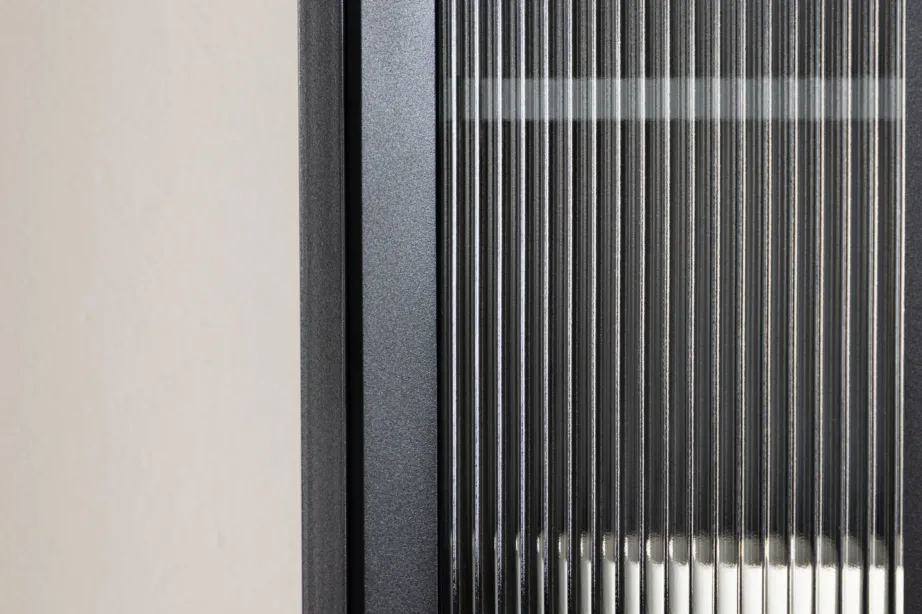 Must metallist vitriinkapp La Paz messingdetailidega (160×70 cm), 30116-100 - 11