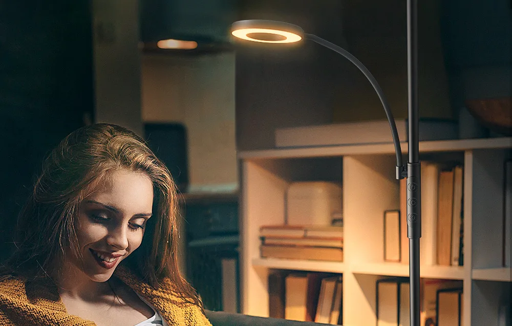 Nuppudega juhitav põrandalamp – heledus ja 2700–6500 K värvustemperatuur