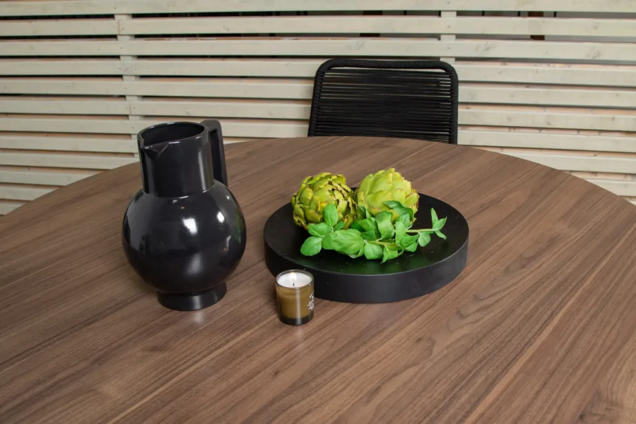 Ümmargune söögilaud Llama (HPL, ø140 cm) ja Lindos punutud toolid musta raamiga õue, GR19261 – 8