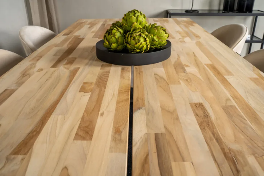 Cireboni tiigipuust söögilaud musta terasraamiga ja beežide Velvet toolidega, GR19314 – 7