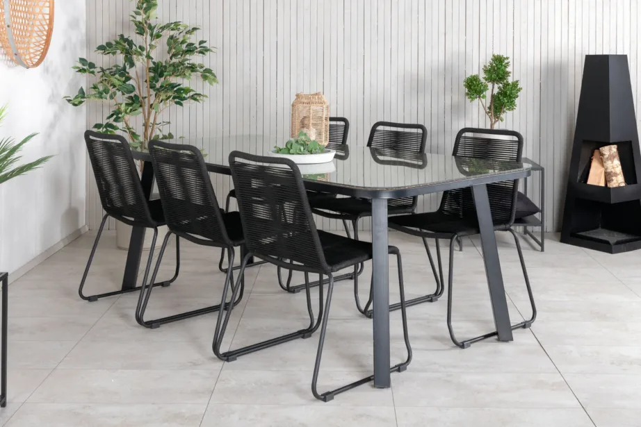 Paola ristkülikukujuline õuesöögikomplekt mustast terasest, klaasist lauaplaadiga ja Lindos virnastatavate toolidega musta köiega, GR21575 – 6