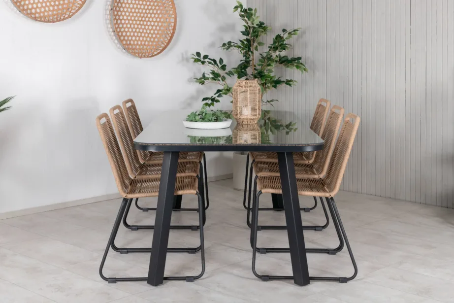 Paola ristkülikukujuline aiamööblikomplekt: musta terasest ja klaasist söögilaud ning pruuni punutisega virnastatavad Lindos toolid, GR21576 – 4