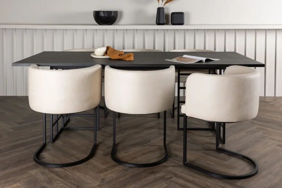 Söögikomplekt Ystad musta tammepuiduspooniga lauaga ja beežide Simrishamn toolidega, GR23750 – 5