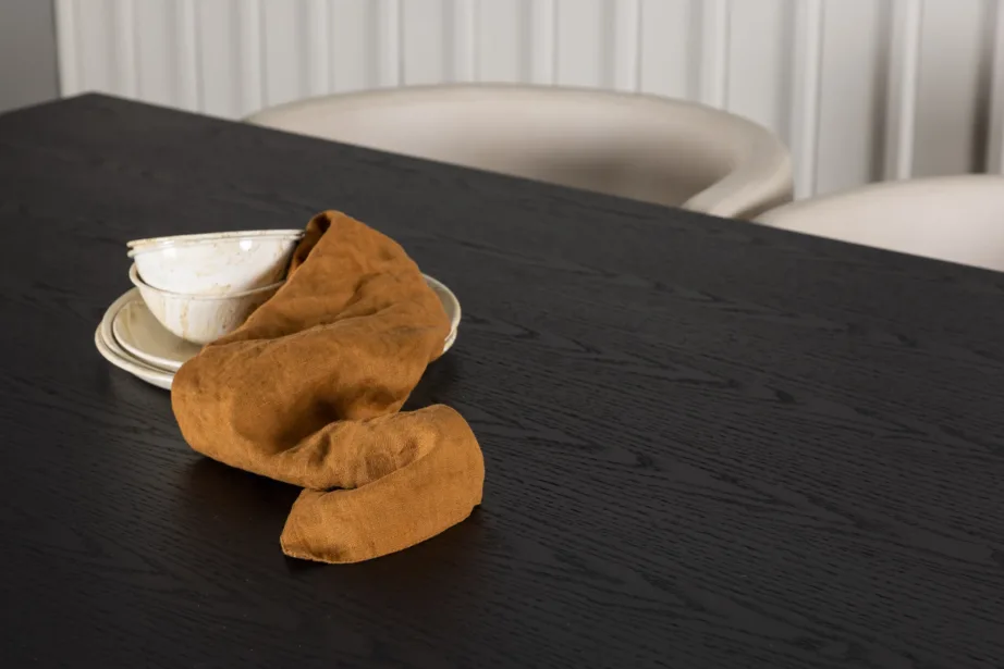 Söögikomplekt Ystad musta tammepuiduspooniga lauaga ja beežide Simrishamn toolidega, GR23750 – 7