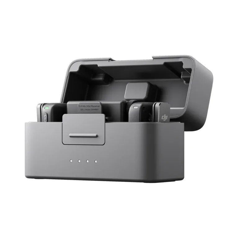 DJI Mic Mini 2 saatja ja vastuvõtjaga juhtmevaba mikrofonisüsteem, kuni 400 m ulatus, kõiksuunaline mikrofon, 3,5 mm heliväljund, kaasaskantav laadimiskohver