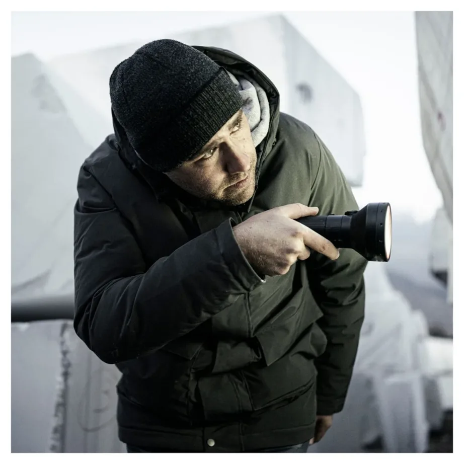 Ledlenser P18R 6500 lm 196 mm must LED-taskulamp IP68 alumiiniumkorpusega, 3×18650 aku, laadimisjaam komplektis – 5