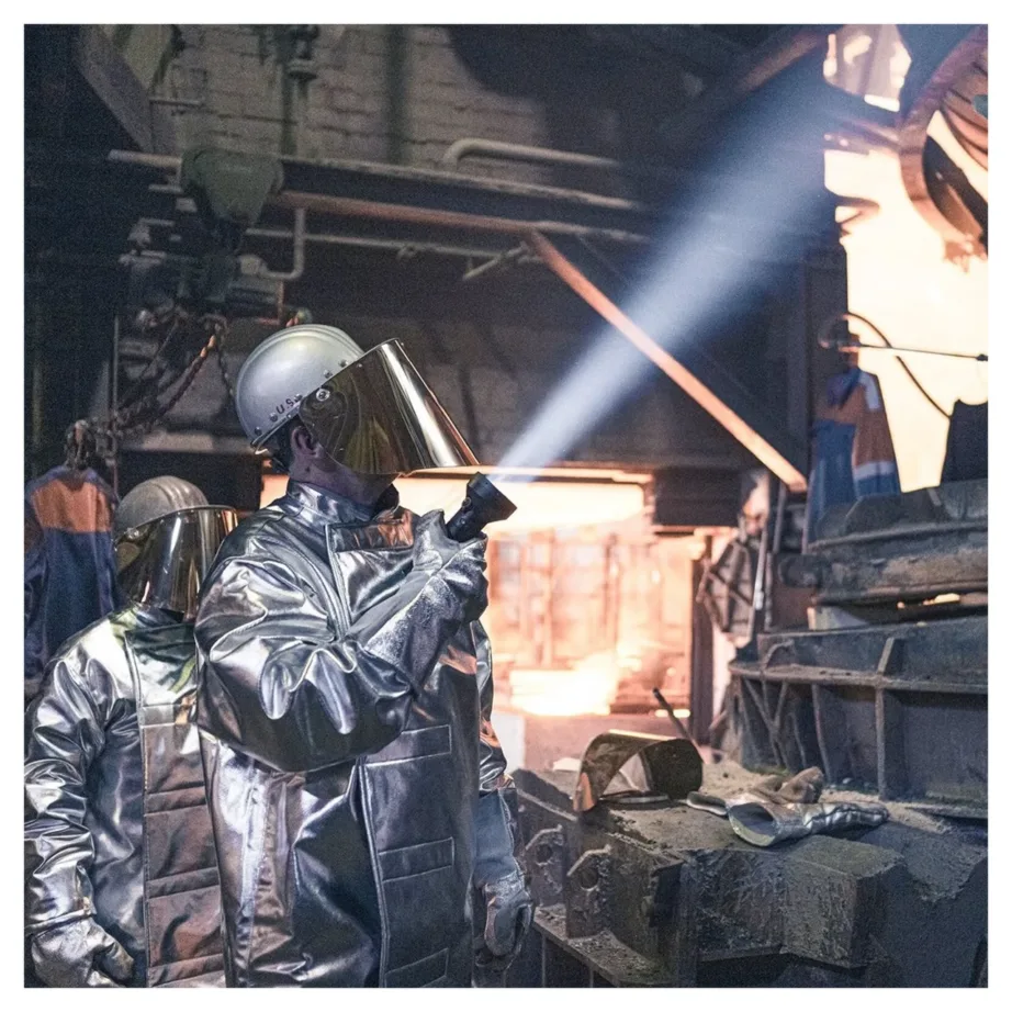 Ledlenser P18R 6500 lm 196 mm must LED-taskulamp IP68 alumiiniumkorpusega, 3×18650 aku, laadimisjaam komplektis – 6