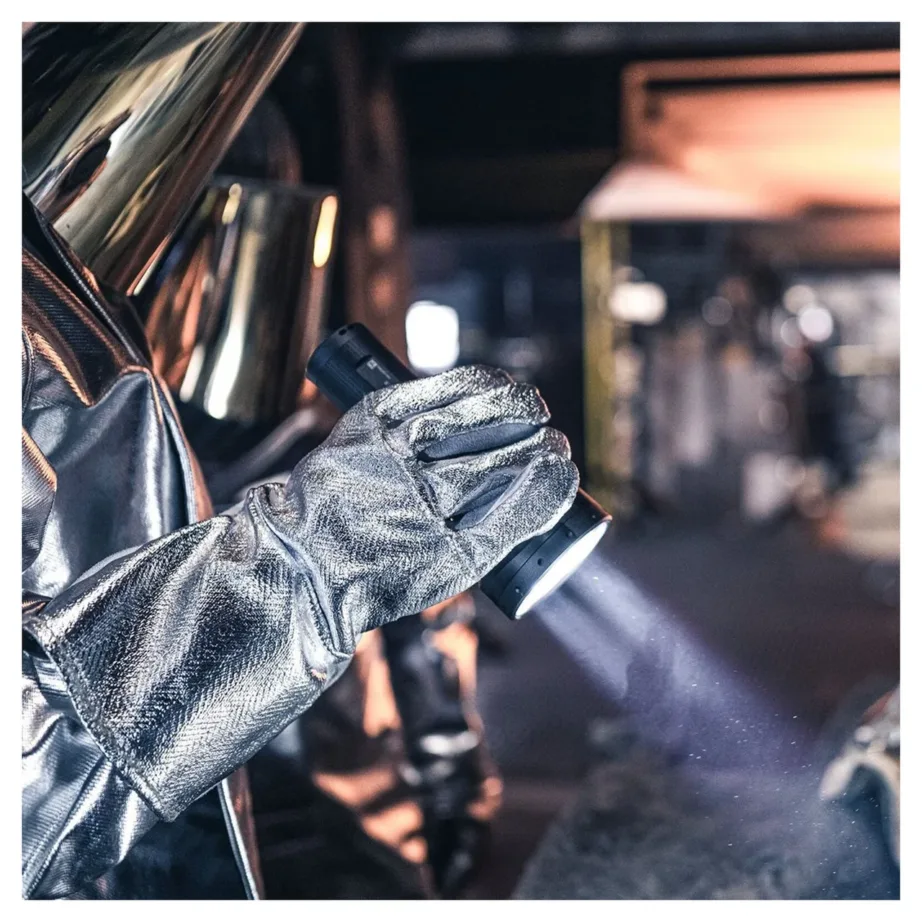 Ledlenser P18R 6500 lm 196 mm must LED-taskulamp IP68 alumiiniumkorpusega, 3×18650 aku, laadimisjaam komplektis – 7