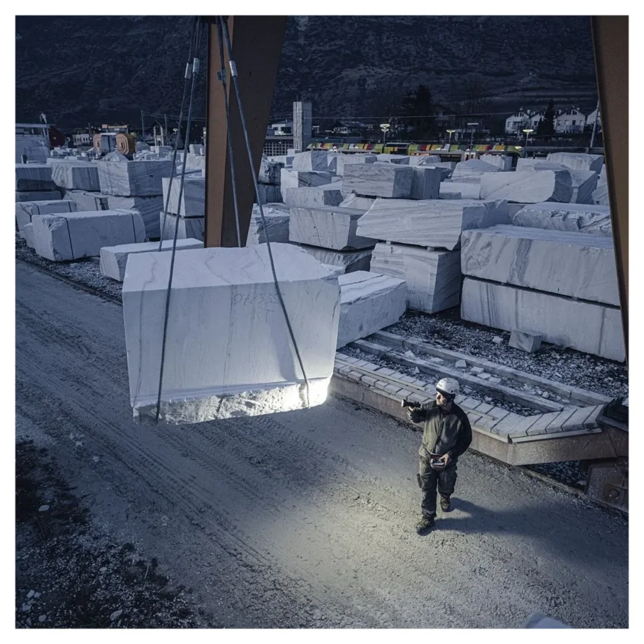 Ledlenser P18R 6500 lm 196 mm must LED-taskulamp IP68 alumiiniumkorpusega, 3×18650 aku, laadimisjaam komplektis – 8