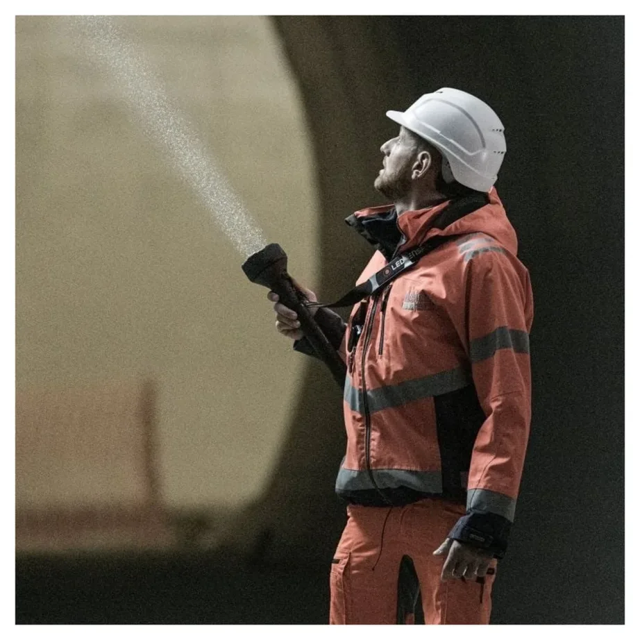 Ledlenser P21R 12000 lm alumiiniumist must LED-taskulamp, 370 mm, laetav, IP68, 3×32700 aku – 7