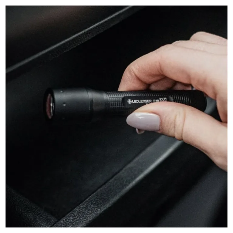 Ledlenser P3R 200 lm must laetav võtmehoidja LED-taskulamp, 94 mm alumiiniumkorpus, IP54, aku ja USB-C kaabel komplektis