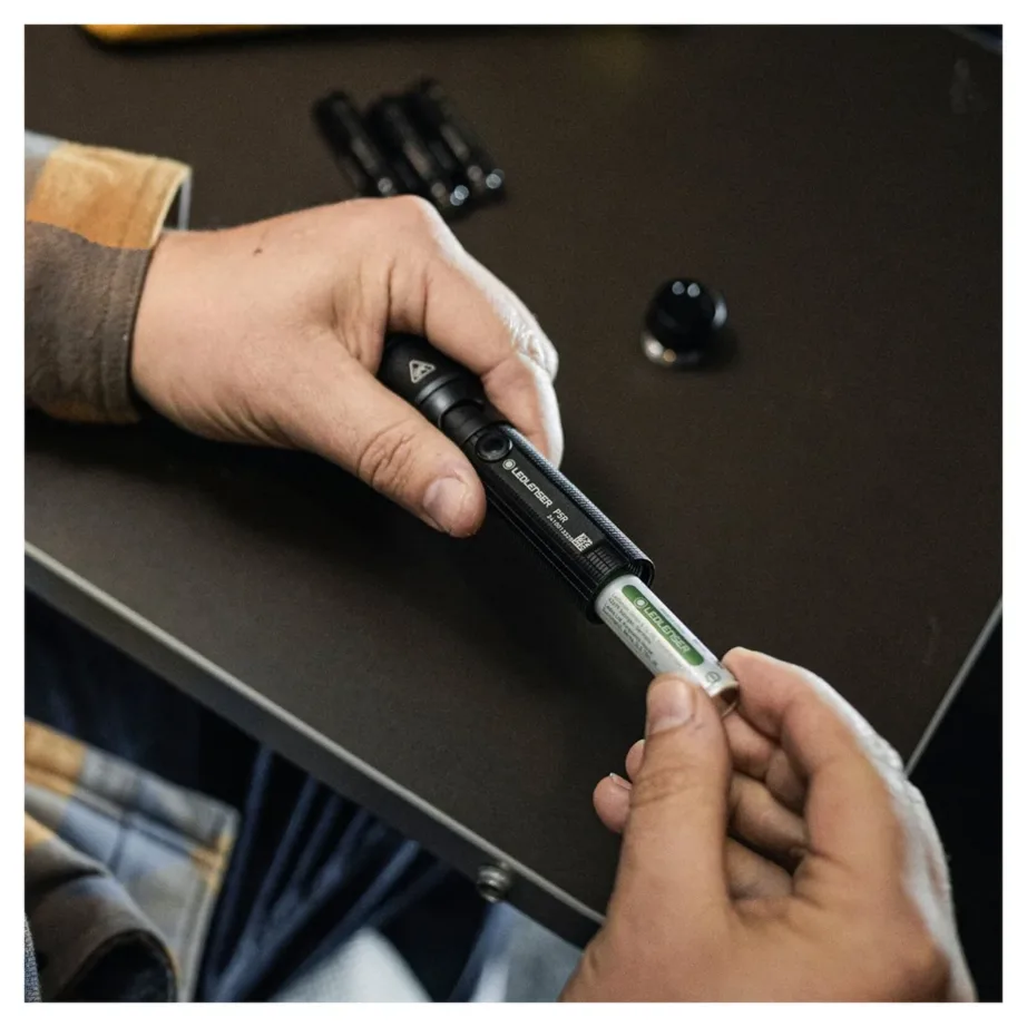 Ledlenser P5R 750 lm must 121 mm alumiiniumist laetav LED-taskulamp, IP68, 20 h aku – 4