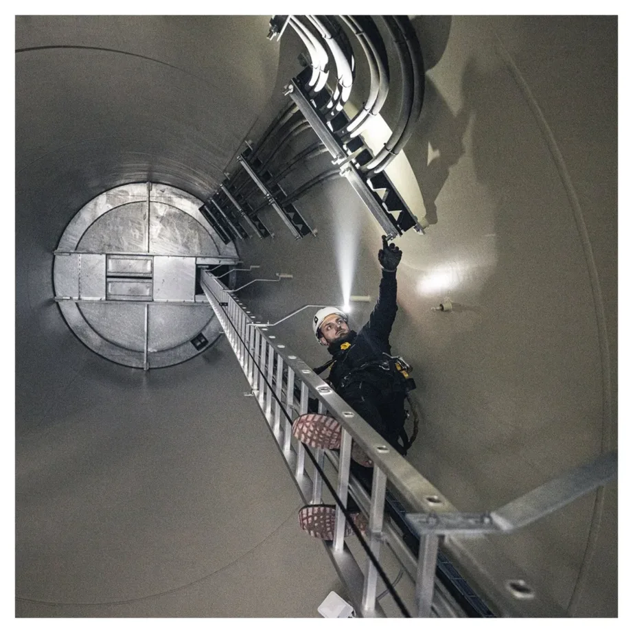 Ledlenser P5R Pro 131 mm must alumiiniumist LED-taskulamp, 750 lm, IP68, laetav ja patareitoega – 8