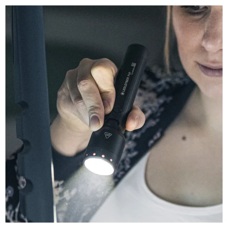 Ledlenser P6R 1200 lm must LED-taskulamp, 320 m valgusvihk, IP68, alumiiniumkorpus, laetav 18650 Li-ion aku