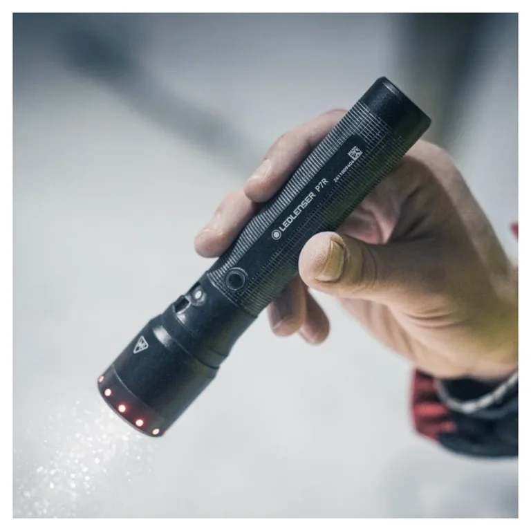 Ledlenser P7R 2000 lm 320 m must alumiiniumist laetav LED-taskulamp IP68, 159 mm