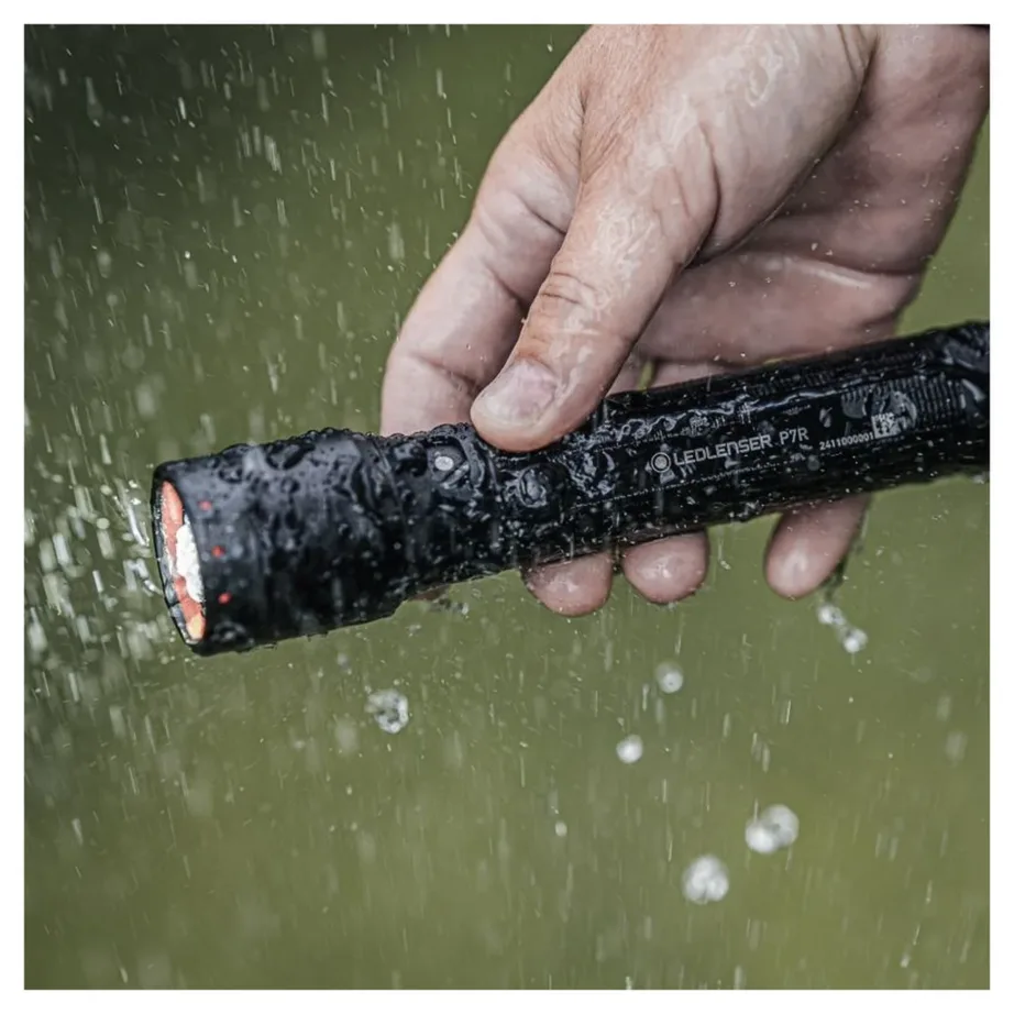 Ledlenser P7R 2000 lm 320 m must alumiiniumist laetav LED-taskulamp IP68, 159 mm – 10