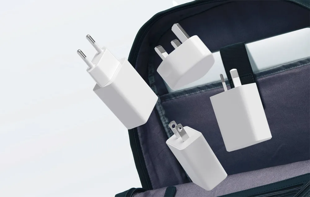 Kompaktne valge USB toiteplokk, Type E/F pistik