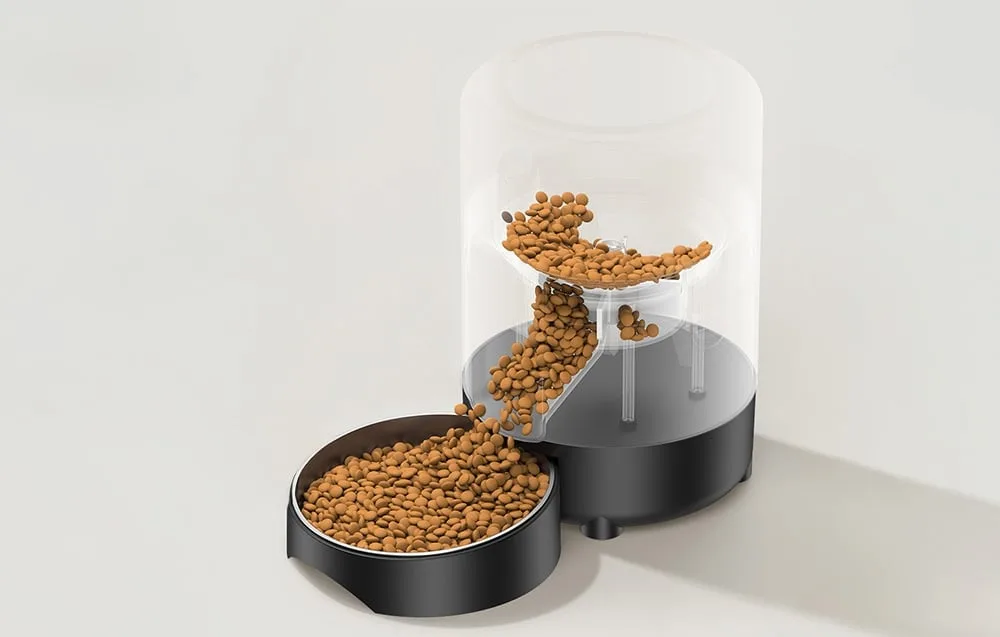 Läbipaistev paak ja doseerimismehhanism, mis hoiab ära ummistused