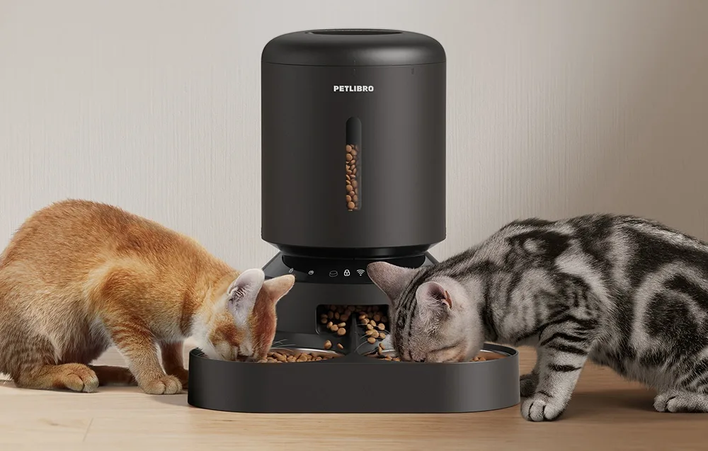 Ühtlane sööda jaotus kahte kaussi ja ummistusevastane jagaja