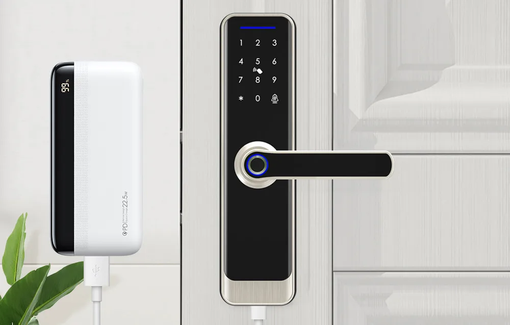 Toide 4 × AA patareidega, võimalus välistoiteks