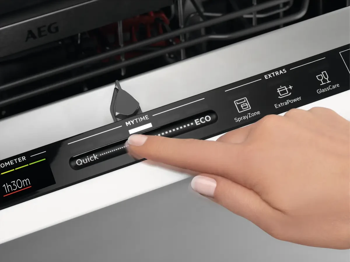 AEG FSB53927Z QuickSelect puutejuhtimine võimaldab lihtsalt valida pesuprogrammi ja kestuse